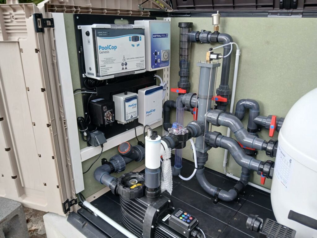 un local technique de piscine piloté par intelligence artificielle et entièrement automatisé